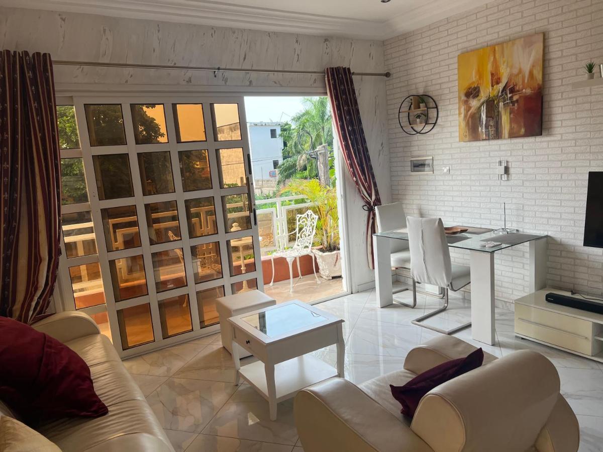 Appartement Altona Lome Luaran gambar